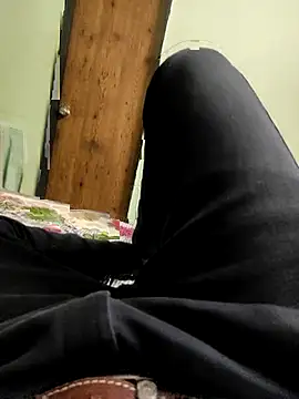 themostnaughtiestguyy online show from April 15, 2026, 6:52 am