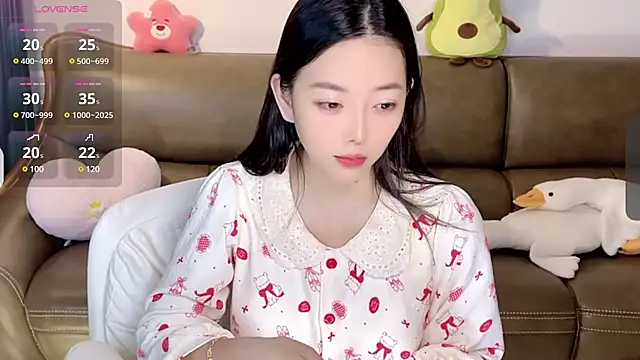 Yilin1999 online show from February 14, 2025, 9:43 pm