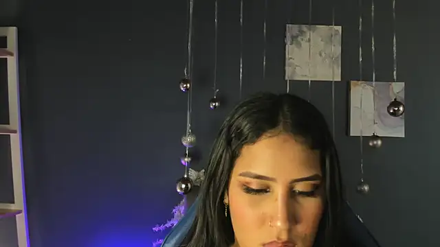 Cami  Smiith online show from December 3, 2024, 2:33 pm