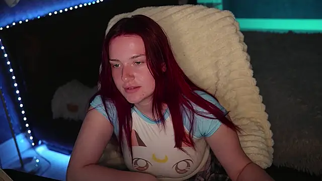 LisaElfy online show from April 13, 2026, 3:16 pm