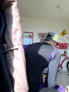 mileflav0r online show from May 2, 2026, 8:08 am