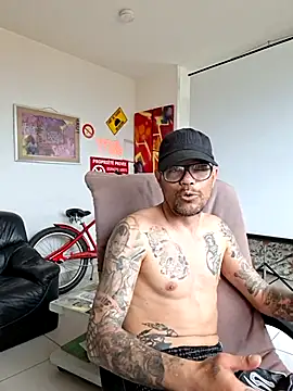 mileflav0r online show from April 30, 2026, 9:38 am