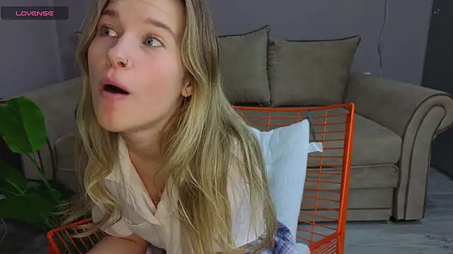 Snapshot of LinaCristonsen chatting on January 10, 2026, 4:24 pm LinaCristonsen online show from January 10, 2026, 4:24 pm