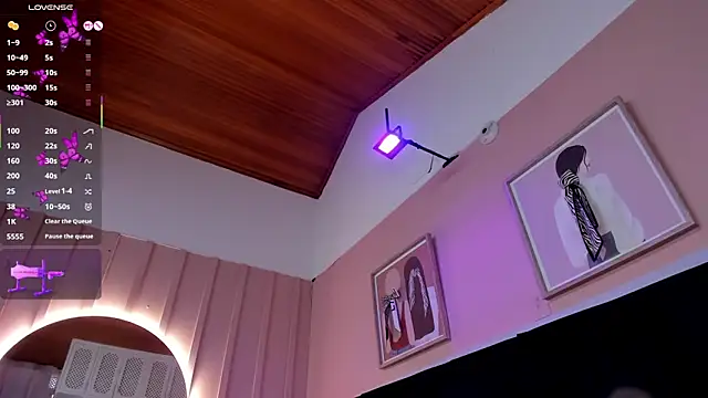 elodie walker online show from November 4, 2025, 1:37 pm