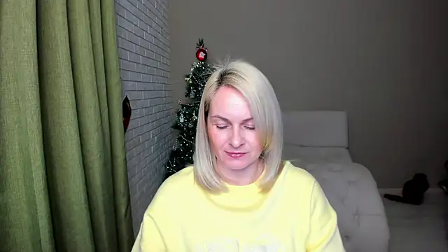 Snapshot of Alicee_Gracee chatting on December 21, 2025, 7:48 pm Alicee Gracee online show from December 21, 2025, 7:48 pm