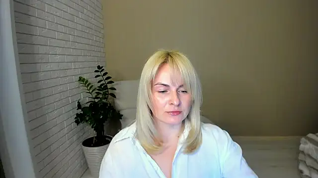 Snapshot of Alicee_Gracee chatting on February 25, 2026, 7:25 pm Alicee Gracee online show from February 25, 2026, 7:25 pm