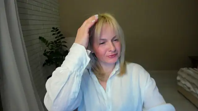 Snapshot of Alicee_Gracee chatting on February 17, 2026, 7:44 pm Alicee Gracee online show from February 17, 2026, 7:44 pm