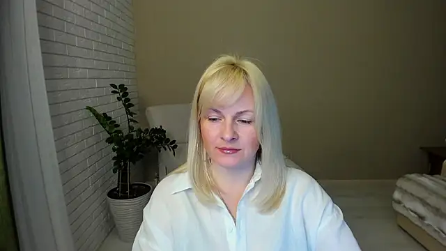 Snapshot of Alicee_Gracee chatting on February 15, 2026, 4:50 pm Alicee Gracee online show from February 15, 2026, 4:50 pm