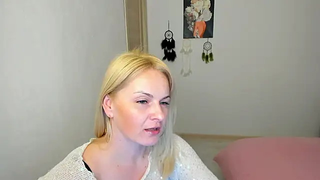 Snapshot of Alicee_Gracee chatting on February 3, 2026, 8:03 pm Alicee Gracee online show from February 3, 2026, 8:03 pm