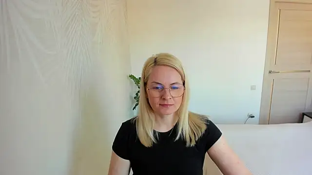 Alicee Gracee online show from March 24, 2026, 8:14 am