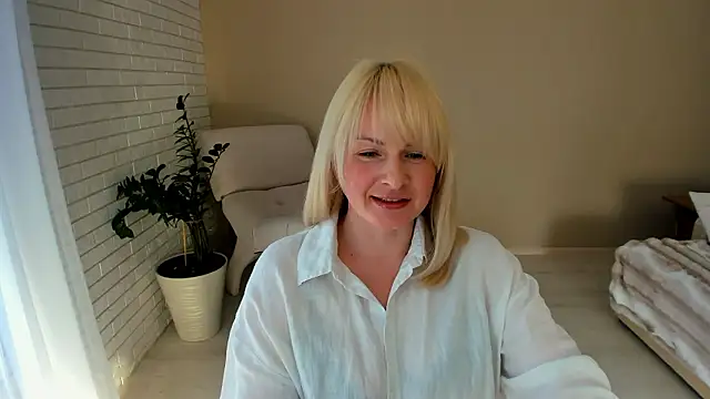 Snapshot of Alicee_Gracee chatting on February 21, 2026, 12:18 pm Alicee Gracee online show from February 21, 2026, 12:18 pm