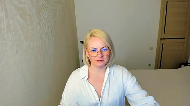 Alicee Gracee online show from April 15, 2026, 7:29 pm