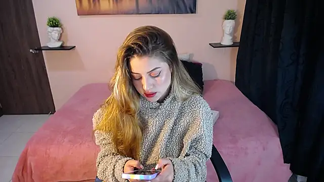 Snapshot of cristal-evanns chatting on November 25, 2025, 3:18 am cristal-evanns online show from November 25, 2025, 3:18 am