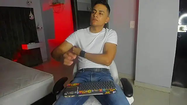 Snapshot of Lucii_fer_ chatting on November 12, 2025, 11:36 am Lucii fer online show from November 12, 2025, 11:36 am