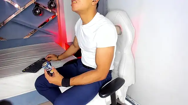 Snapshot of Lucii_fer_ chatting on November 27, 2025, 11:54 am Lucii fer online show from November 27, 2025, 11:54 am