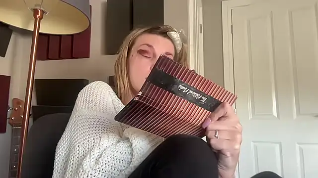 LustfulLuna  online show from November 1, 2025, 1:49 pm