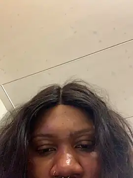 Snapshot of bonbonaumiel chatting on December 24, 2024, 8:27 pm bonbonaumiel online show from December 24, 2024, 8:27 pm