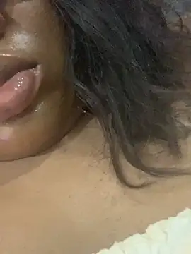 Snapshot of bonbonaumiel chatting on January 3, 2025, 6:24 pm bonbonaumiel online show from January 3, 2025, 6:24 pm