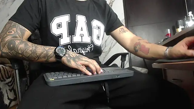 Snapshot of Dereck_Dickson chatting on January 17, 2026, 3:32 am Dereck Dickson online show from January 17, 2026, 3:32 am