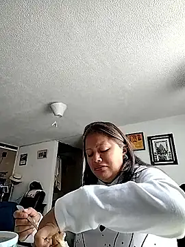 miss evoleth2 online show from November 13, 2025, 2:10 pm