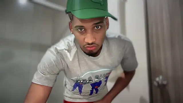 Snapshot of michael_jordanx chatting on March 14, 2025, 3:58 pm michael jordanx online show from March 14, 2025, 3:58 pm