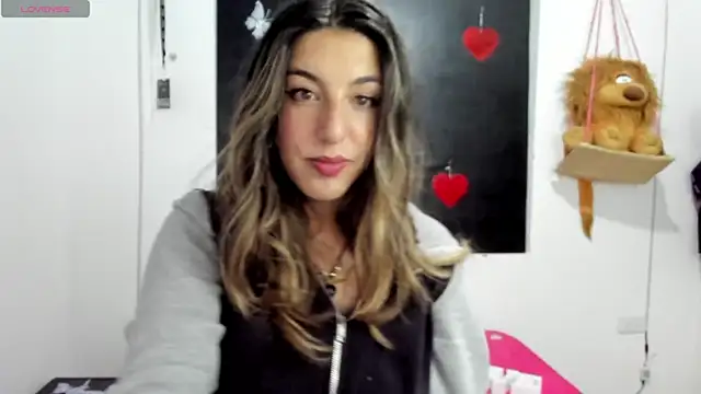 Snapshot of queen-natty chatting on January 10, 2025, 4:12 am queen-natty online show from January 10, 2025, 4:12 am