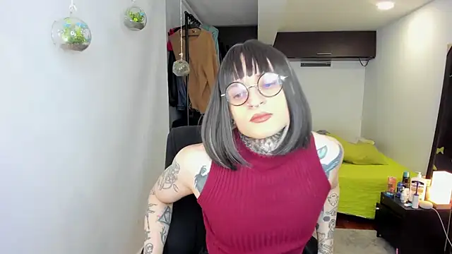 ShiiraVelkor online show from December 15, 2025, 10:10 am