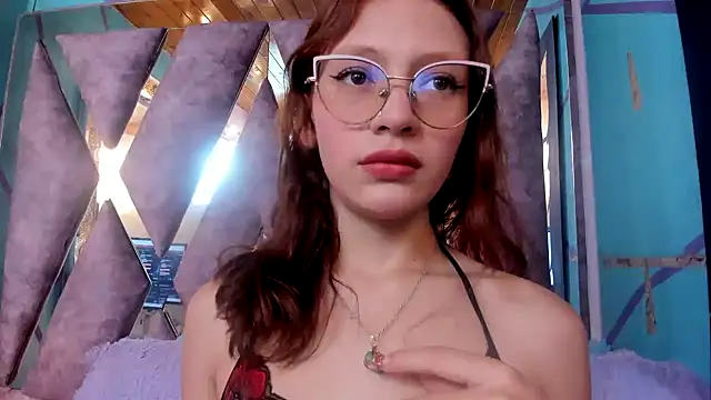 Snapshot of LARICSABLUE chatting on February 23, 2025, 3:56 am LARICSABLUE online show from February 23, 2025, 3:56 am