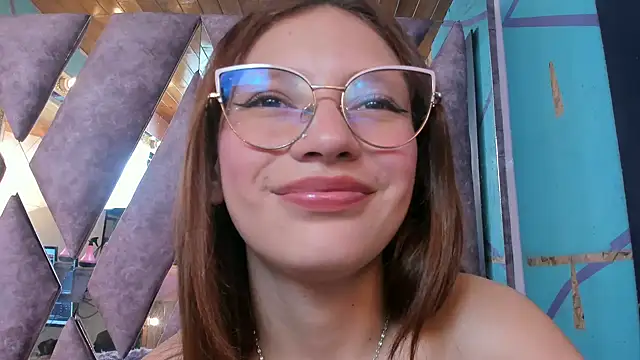 Snapshot of LARICSABLUE chatting on March 12, 2025, 8:20 pm LARICSABLUE online show from March 12, 2025, 8:20 pm