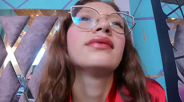 Snapshot of LARICSABLUE chatting on March 7, 2025, 9:06 pm LARICSABLUE online show from March 7, 2025, 9:06 pm