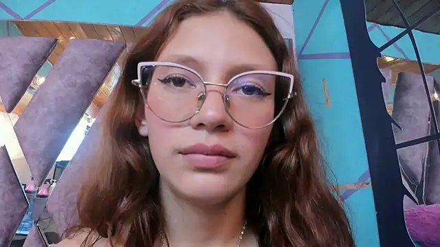 Snapshot of LARICSABLUE chatting on March 19, 2025, 1:21 am LARICSABLUE online show from March 19, 2025, 1:21 am