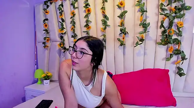 Snapshot of Lucy_Anall_ chatting on February 8, 2025, 10:08 pm Lucy Anall online show from February 8, 2025, 10:08 pm