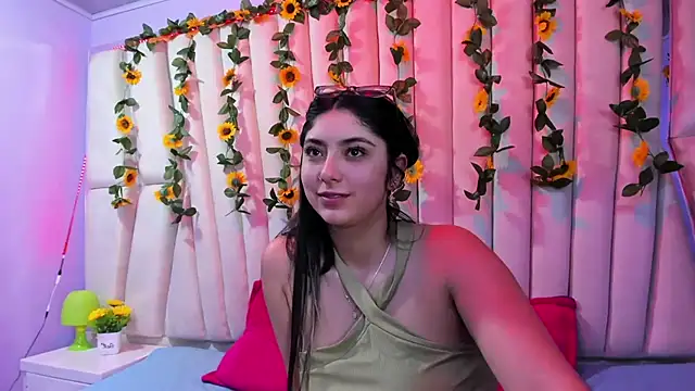 Snapshot of Lucy_Anall_ chatting on February 23, 2025, 1:02 am Lucy Anall online show from February 23, 2025, 1:02 am