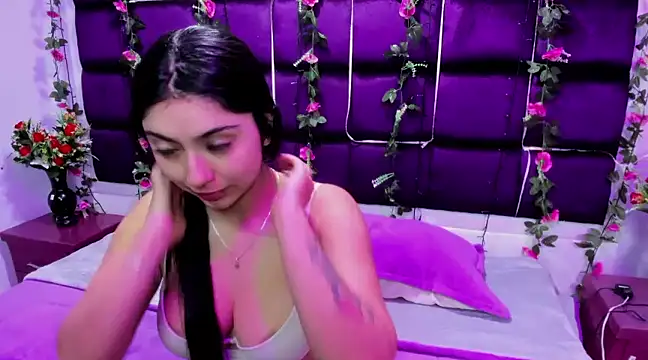 Snapshot of Lucy_Anall_ chatting on March 5, 2025, 12:05 am Lucy Anall online show from March 5, 2025, 12:05 am