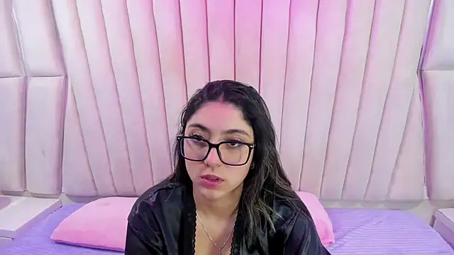 Lucy Anall  online show from February 11, 2026, 9:14 pm