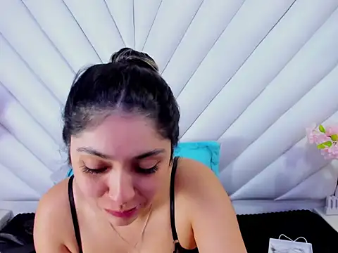 Snapshot of Lucy_Anall_ chatting on June 11, 2026, 12:32 am Lucy Anall online show from June 11, 2026, 12:32 am