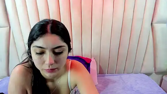 Snapshot of Lucy_Anall_ chatting on May 4, 2026, 10:23 pm Lucy Anall online show from May 4, 2026, 10:23 pm