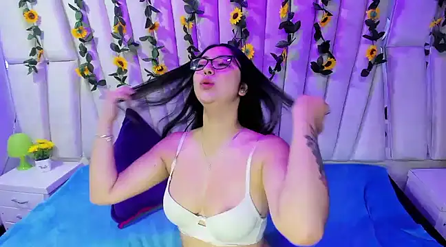 Snapshot of Lucy_Anall_ chatting on January 15, 2025, 12:09 am Lucy Anall online show from January 15, 2025, 12:09 am