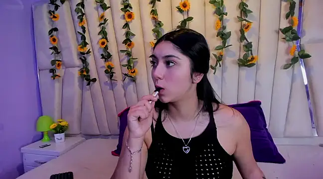 Snapshot of Lucy_Anall_ chatting on February 15, 2025, 10:00 pm Lucy Anall online show from February 15, 2025, 10:00 pm