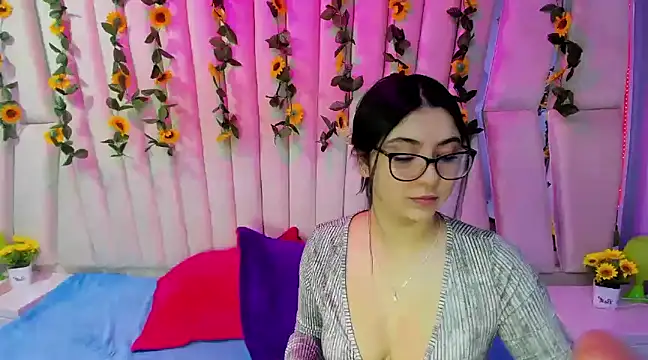 Snapshot of Lucy_Anall_ chatting on January 15, 2025, 9:51 pm Lucy Anall online show from January 15, 2025, 9:51 pm