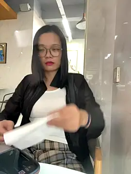 Snapshot of Bella0815 chatting on November 17, 2025, 6:50 am Bella0815 online show from November 17, 2025, 6:50 am