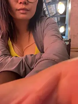 Bella0815 online show from November 3, 2025, 6:51 am