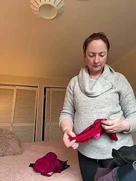 Snapshot of LouiseTswing chatting on February 23, 2025, 3:29 pm LouiseTswing online show from February 23, 2025, 3:29 pm