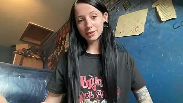 Snapshot of MissMidnightUK chatting on September 13, 2025, 2:28 pm MissMidnightUK online show from September 13, 2025, 2:28 pm