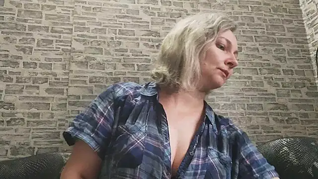 EdithManning online show from November 4, 2025, 12:20 pm