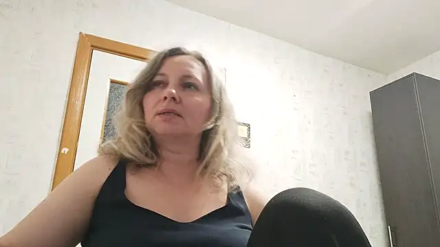 Snapshot of EdithManning chatting on May 23, 2026, 6:29 pm EdithManning online show from May 23, 2026, 6:29 pm