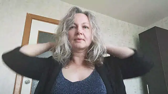 Snapshot of EdithManning chatting on June 1, 2026, 5:51 am EdithManning online show from June 1, 2026, 5:51 am