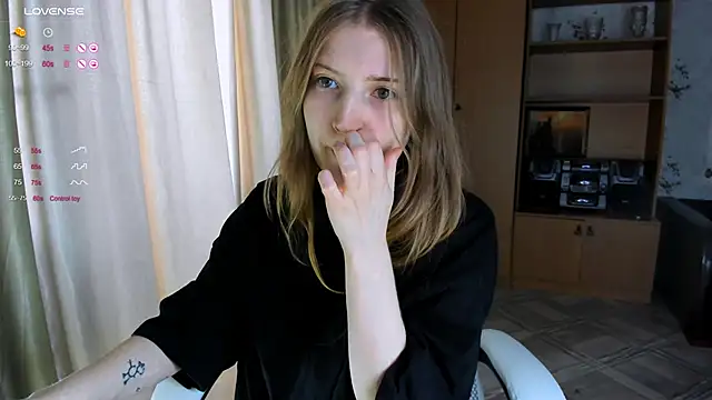 princessaalicc online show from November 22, 2025, 7:51 am