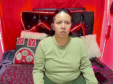 katieeandsharonn online show from November 8, 2025, 1:36 pm