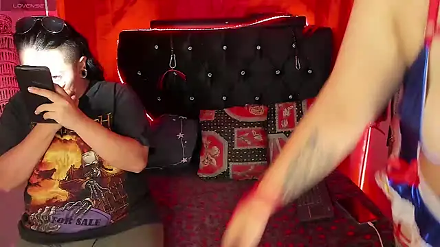 katieeandsharonn online show from December 1, 2025, 1:34 pm